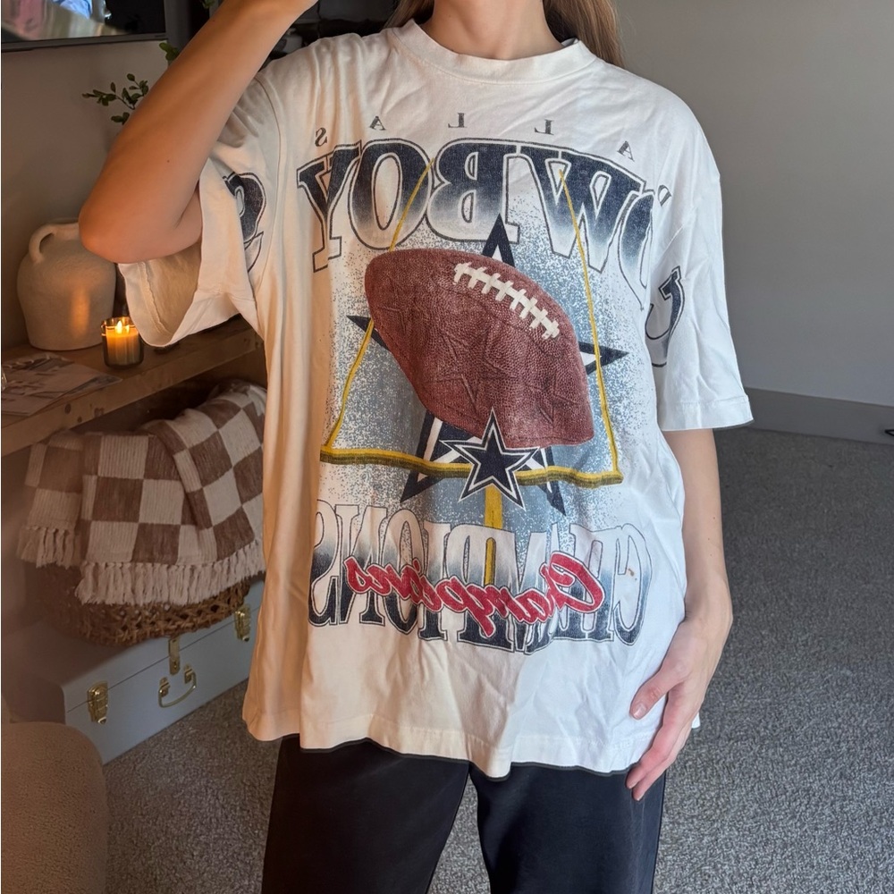 Abercrombie & Fitch White Graphic Tee